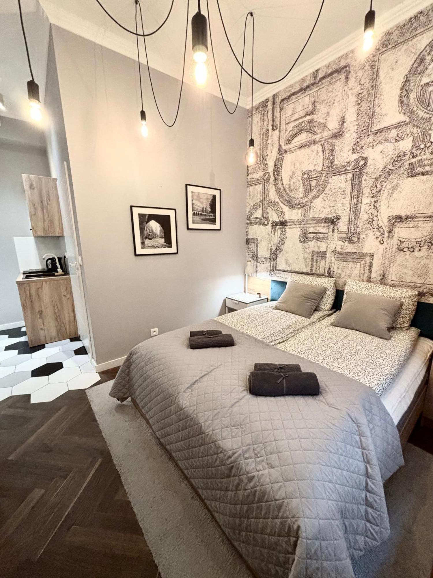 The Vinci Residence, Old Town Apartment